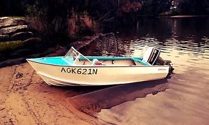 1980 De Havilland Tinny boat w 40hp Johnson and Steering