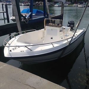 Wahoo 21 Center Console, Boathouse and heated storage, very low hours,