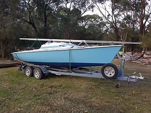 Alien 21 sailboat with Registered trailer