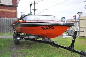 Ski boat