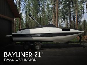 2015 Bayliner 215 Deckboat