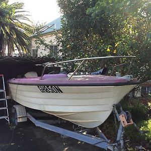 SAVAGE FIBREGLASS RUNABOUT