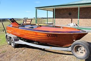 Hammond 1960 Timber Ski Boat V8 351 Windsor Easytow Trailer