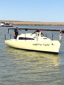 YACHT SPIDER 28 ON TRAILER AS NEW TOTALITY REFURBISHED NO RESERVE TOP BARGAIN