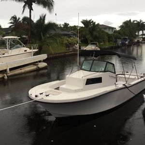 1992 Dusky marine 256 cuddy walkaround image 1