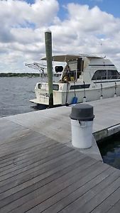 Chris Craft Crusader 42' twin diesel motoryacht 1986