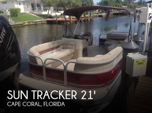 2013 Sun Tracker Party Barge 20 DLX Signature Series