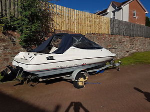 bayliner capri  speedboat  with cabin