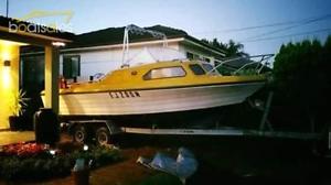 SWIFT CRAFTEXPLORER HALFCABIN BOAT 2004 JOHNSON ENGINE AND TRAILER