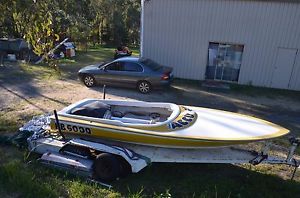 18' stephens (built by Physco marine) tunnel runner, rear mount race/ ski boat.