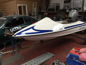 Boat / 30 bhp Mariner outboard motor / 2 seater / with trailer