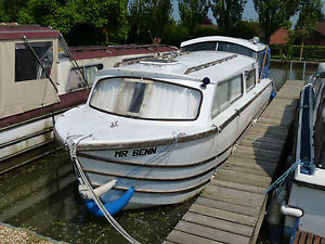 Dawncraft four berth  25 foot cruiser  1970s