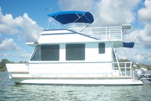 house boat broadwater 26