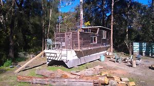 Boat / house boat twin hull