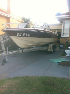 Boat aztercraft fibreglass 17.5 foot 5.3 mtr runabout boat