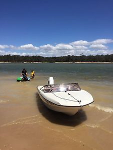 Valero arrow ski boat