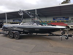SKI BOATS SLEEKLINE CX22