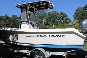 2006 Sea Hunt Center Console