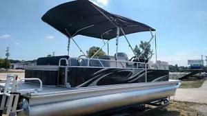 2017 Qwest LS822/24 Lanai Bar