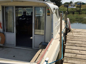 Princess DS30 ideal live aboard house boat