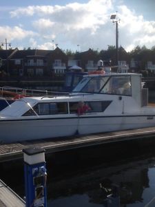 27' Motor Cruiser Seamaster 813*** Bargain*** Boat/ Cabin