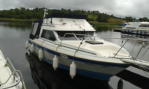 1988 Bayliner 2556 Flybridge motor cruiser sports boat with 220HP GM diesel