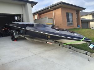 Ski boat. Labsport Ventilator. 235Hp Evinrude. Boat Trailer.
