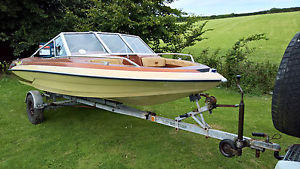 GLASTRON CLASSIC Speed boat Yamaha 75HP great engine good skiing/waters sports