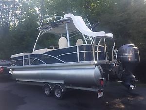 2015 Sweetwater 240 SD
