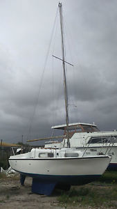 18ft Sailing Boat Bilge Keel - with 6hp outboard and sails
