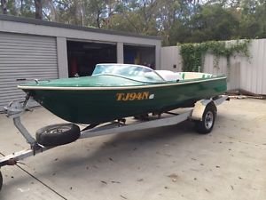 Lewis ski boat, early model clinker