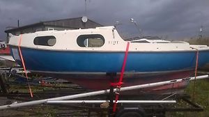 project sailing boat. No reserve.
