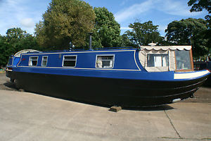 narrowboat 40ft cruiser stern with large cratch priced to sell quick.