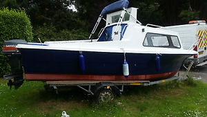 19ft fishing/cabin boat with space for two berths WITH TRAILER!!
