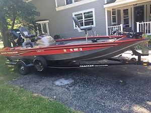 2006 Bass Tracker boat 19ft