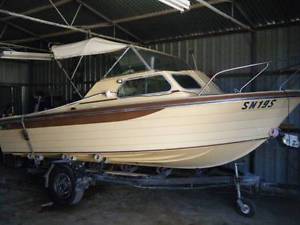 18FT NEREUS QTR CABIN TUNNEL HULL