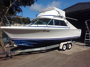 Bertram 25 Foot Cruiser
