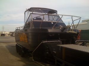 DEVIL CAT 24 FOOT, DOUBLE HULL, 2X200 HP OUTBOARD MOTORS-VICTORIA 3033