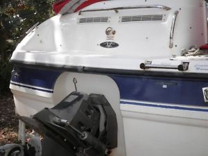 1999 CHAPARREL BRAND 23.8 SONESTA DECKBOAT