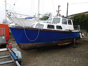 27ft MOTOR LAUNCH WITH 4 CYLINDER VOLVO PENTA DIESEL ENGINE