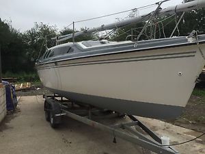 Hunter Legend 23.5 foot trailer sailer sailing yacht boat refitted