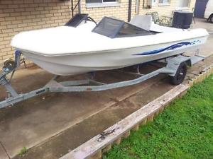 FISH SKI BOAT - 14 FT FIBREGLASS SWIFTCRAFT