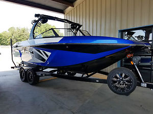 2016 Tige RZX. Owner's Demo with 18 hours. Full Warranty. Ultimate Surfboat