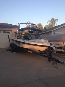 1998 Malibu Response LX wakeboard / water ski boat
