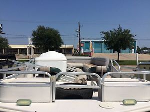 2003 Godfrey Marine Hurricane