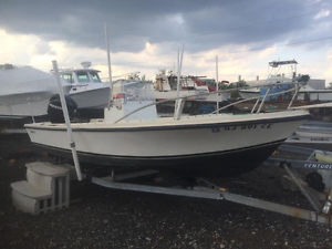 1985 Mako 17