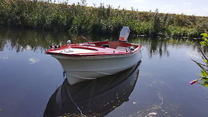 Speedboat including engine and trailer
