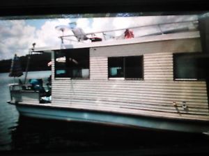 1991 catamaran cruiser  ( a tiny house  on water )