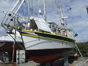10 M CRUISING  LIVE ABOARD YACHT--15 SOLAR PANELS + GEN - NO $10Kyr MARINA COSTS