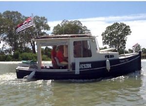 Boat River Lakes Estuary - Live aboard - Timber/fibreglass, tandem trailer incl